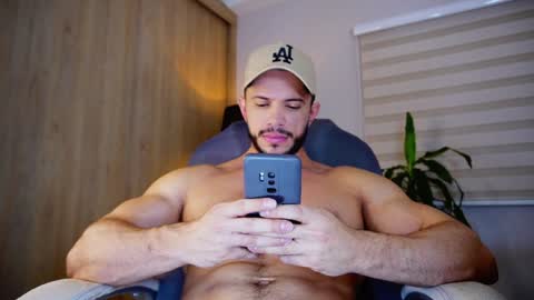 Snapshot of erick_thompson chatting on January 17, 2025, 10:01 pm Erick Thompson online show from January 17, 2025, 10:01 pm