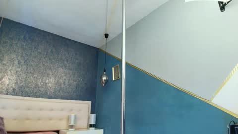   online show from October 11, 2025, 4:44 am