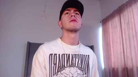 Snapshot of erik_rodriguez chatting on June 10, 2026, 12:04 pm Erik rodriguez online show from June 10, 2026, 12:04 pm