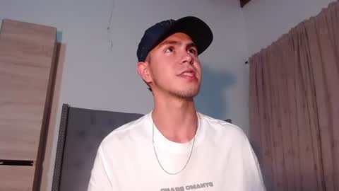 Snapshot of erik_rodriguez chatting on June 17, 2026, 3:42 am Erik rodriguez online show from June 17, 2026, 3:42 am