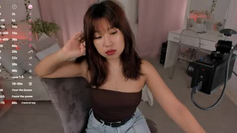 erika_kim online show from April 17, 2026, 7:33 am