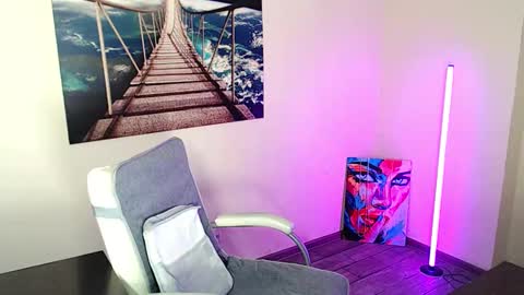 Erika online show from March 10, 2026, 1:05 pm