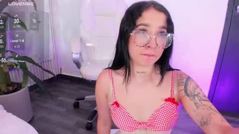 Eri  online show from September 16, 2025, 11:06 pm