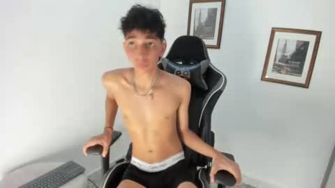 Snapshot of ero_boy40 chatting on July 1, 2026, 2:35 am ero_boy40 online show from July 1, 2026, 2:35 am