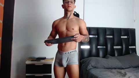 Snapshot of erosscott chatting on February 13, 2026, 11:12 pm Eros online show from February 13, 2026, 11:12 pm