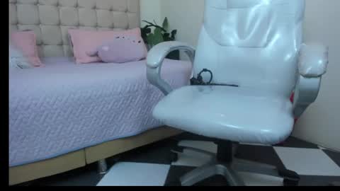 Erotic couple online show from February 3, 2025, 12:36 pm
