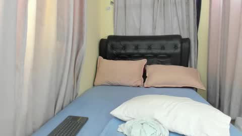 Erotic couple online show from February 19, 2025, 5:16 pm