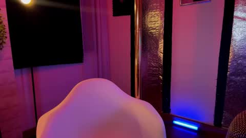 Snapshot of eroticmaze chatting on May 11, 2026, 11:35 pm Salom online show from May 11, 2026, 11:35 pm