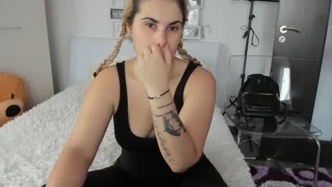 eroticsensualkitty4u online show from December 7, 2024, 8:11 am