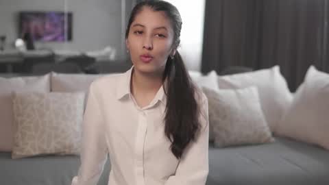 Snapshot of erynharteau chatting on February 1, 2026, 10:47 am Hi Im Lori online show from February 1, 2026, 10:47 am