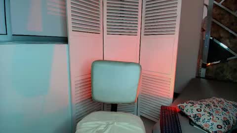 Snapshot of eryx_eriscor chatting on November 14, 2025, 2:16 pm Eryx online show from November 14, 2025, 2:16 pm