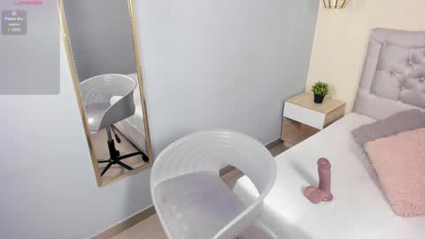 Snapshot of escarleth__ chatting on February 20, 2026, 11:43 am Escarlet online show from February 20, 2026, 11:43 am