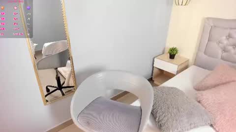 Escarlet online show from July 7, 2026, 1:59 pm