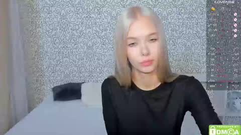 Snapshot of eshcka chatting on October 30, 2025, 1:34 pm Megan and Brad online show from October 30, 2025, 1:34 pm