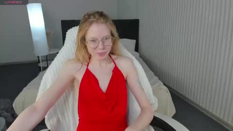 Snapshot of esme_runn chatting on July 4, 2026, 3:02 am Esme Runn online show from July 4, 2026, 3:02 am