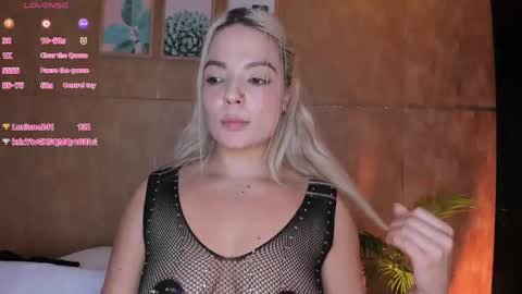 Snapshot of esmeralda__g chatting on February 22, 2025, 9:15 pm Esmeralda G online show from February 22, 2025, 9:15 pm