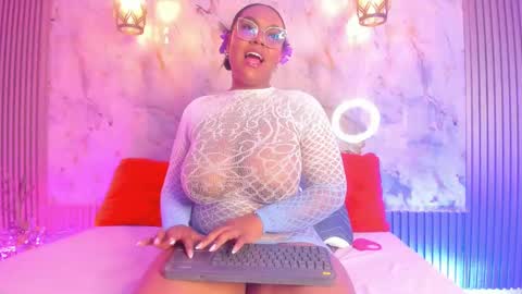 Snapshot of esmeralda_duarte chatting on January 23, 2025, 9:08 am esmeralda online show from January 23, 2025, 9:08 am