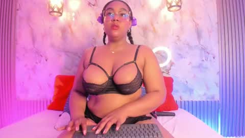 Snapshot of esmeralda_duarte chatting on February 13, 2025, 9:09 am esmeralda online show from February 13, 2025, 9:09 am