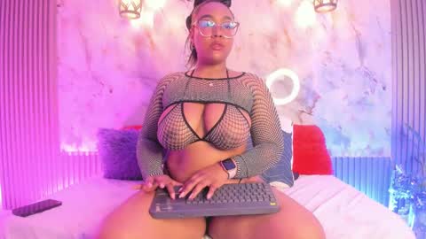 Snapshot of esmeralda_duarte chatting on February 22, 2025, 12:29 pm esmeralda online show from February 22, 2025, 12:29 pm