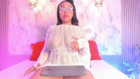 Snapshot of esmeralda_duarte chatting on March 9, 2025, 9:35 am esmeralda online show from March 9, 2025, 9:35 am