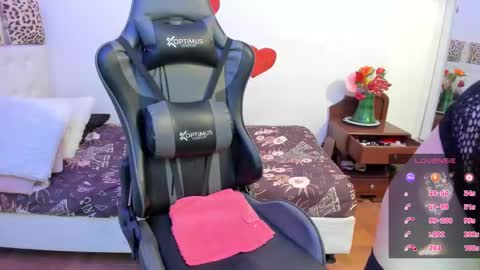 esme online show from February 26, 2026, 7:35 pm