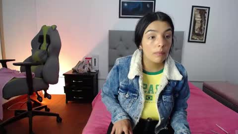 Snapshot of esmeraldaa_sc chatting on October 9, 2025, 5:27 am Perla online show from October 9, 2025, 5:27 am