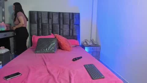 Perla online show from November 21, 2025, 5:17 am