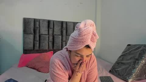 Perla online show from April 7, 2026, 5:52 am