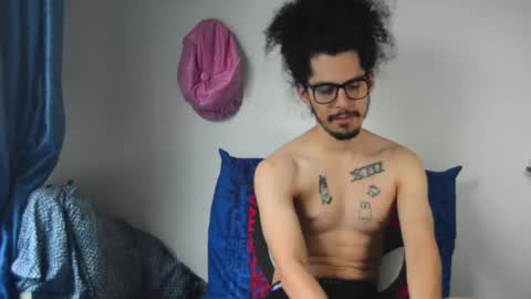 Snapshot of esnaider_man chatting on February 22, 2025, 5:13 pm Esnider online show from February 22, 2025, 5:13 pm