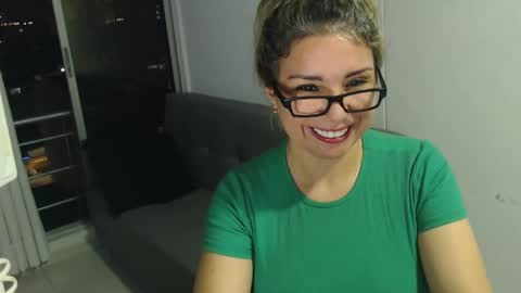 Snapshot of esperanza86_ chatting on December 24, 2024, 12:00 am Juliana online show from December 24, 2024, 12:00 am