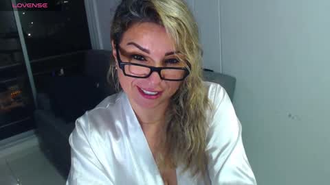 Snapshot of esperanza86_ chatting on December 25, 2024, 1:53 am Juliana online show from December 25, 2024, 1:53 am