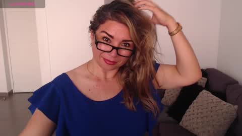 Snapshot of esperanza86_ chatting on December 29, 2024, 10:36 pm Juliana online show from December 29, 2024, 10:36 pm