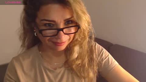 Snapshot of esperanza86_ chatting on January 1, 2025, 7:20 am Juliana online show from January 1, 2025, 7:20 am