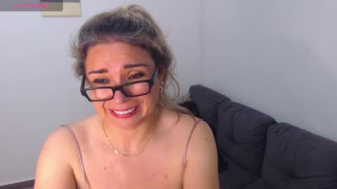 Snapshot of esperanza86_ chatting on January 1, 2025, 10:21 am Juliana online show from January 1, 2025, 10:21 am