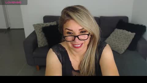 Snapshot of esperanza86_ chatting on January 25, 2025, 11:54 pm Juliana online show from January 25, 2025, 11:54 pm