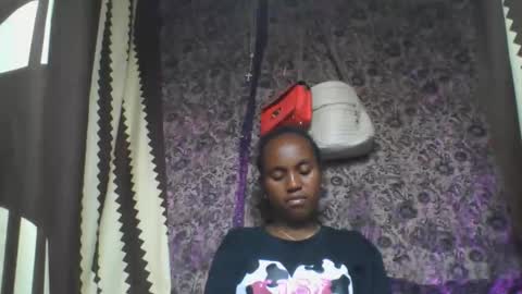 Snapshot of estanie chatting on October 17, 2025, 7:38 pm estanie online show from October 17, 2025, 7:38 pm