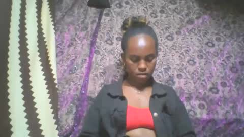 Snapshot of estanie chatting on October 31, 2025, 7:48 pm estanie online show from October 31, 2025, 7:48 pm