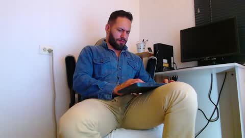 esteban online show from April 8, 2026, 3:23 pm