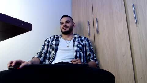 Snapshot of esteban_fer chatting on January 12, 2025, 1:11 am Esteban Fernandez online show from January 12, 2025, 1:11 am