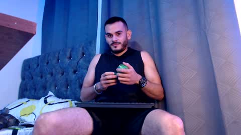 Snapshot of esteban_fer chatting on January 27, 2025, 4:30 am Esteban Fernandez online show from January 27, 2025, 4:30 am