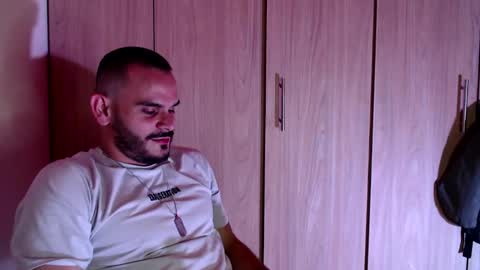 Snapshot of esteban_fer chatting on February 23, 2025, 4:50 am Esteban Fernandez online show from February 23, 2025, 4:50 am