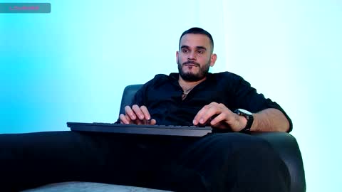 Snapshot of esteban_fer chatting on November 8, 2025, 1:50 am Esteban Fernandez online show from November 8, 2025, 1:50 am