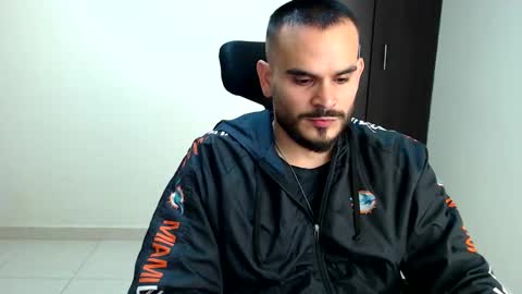 Snapshot of esteban_fer chatting on November 14, 2025, 8:51 pm Esteban Fernandez online show from November 14, 2025, 8:51 pm