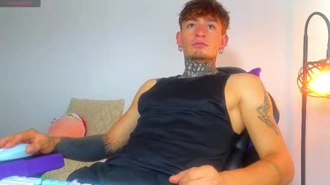 Esteban independent model online show from November 27, 2025, 12:18 pm