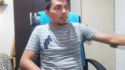 Snapshot of estebancot0314 chatting on December 8, 2024, 10:03 pm Esteban online show from December 8, 2024, 10:03 pm