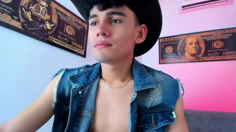 Snapshot of estebanperez_ chatting on January 7, 2025, 12:20 pm Esteban online show from January 7, 2025, 12:20 pm