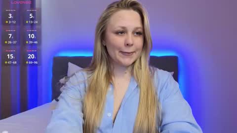Snapshot of estella_elwood chatting on October 17, 2025, 1:57 pm Estella online show from October 17, 2025, 1:57 pm
