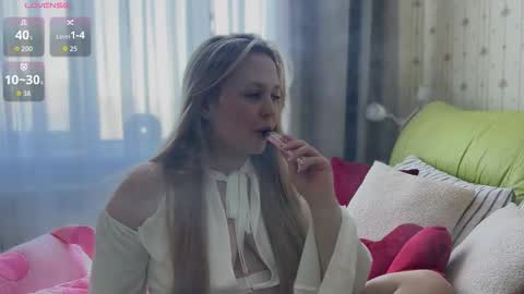 Snapshot of estella_elwood chatting on February 3, 2026, 6:40 am Estella online show from February 3, 2026, 6:40 am