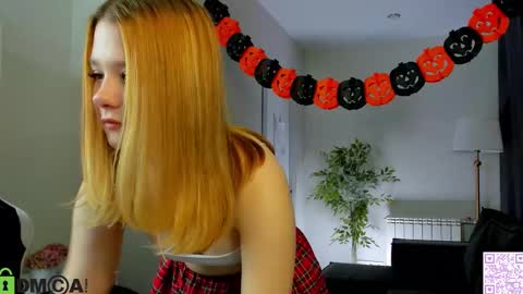 Ester online show from October 30, 2025, 12:45 am