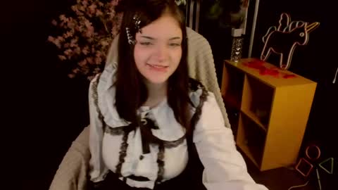 Ester  online show from April 30, 2026, 10:54 am
